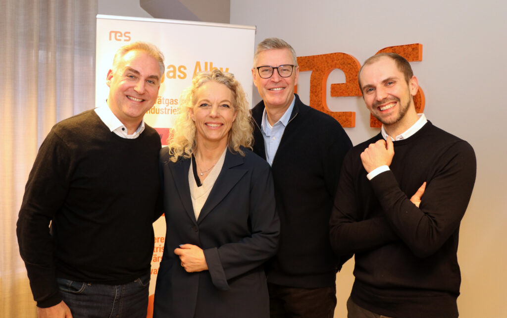 Left to right: Jens Walzner of Prime Capital AG, Matilda Afzelius of RES, Erik Löfgren, Mayor of Ånge and Karl Hauptmeier Norsk e-Fuel.